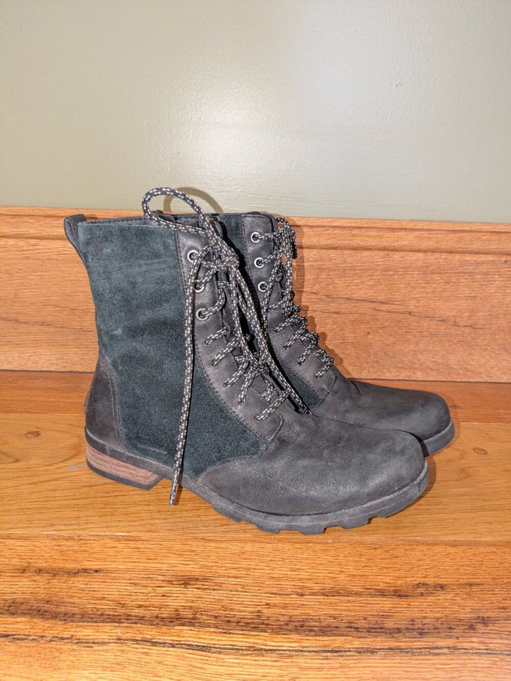 Sorel Emelie Short Lace Combat Moto Boots 9.5 Black Suede Leather Zip Up Gorpcor